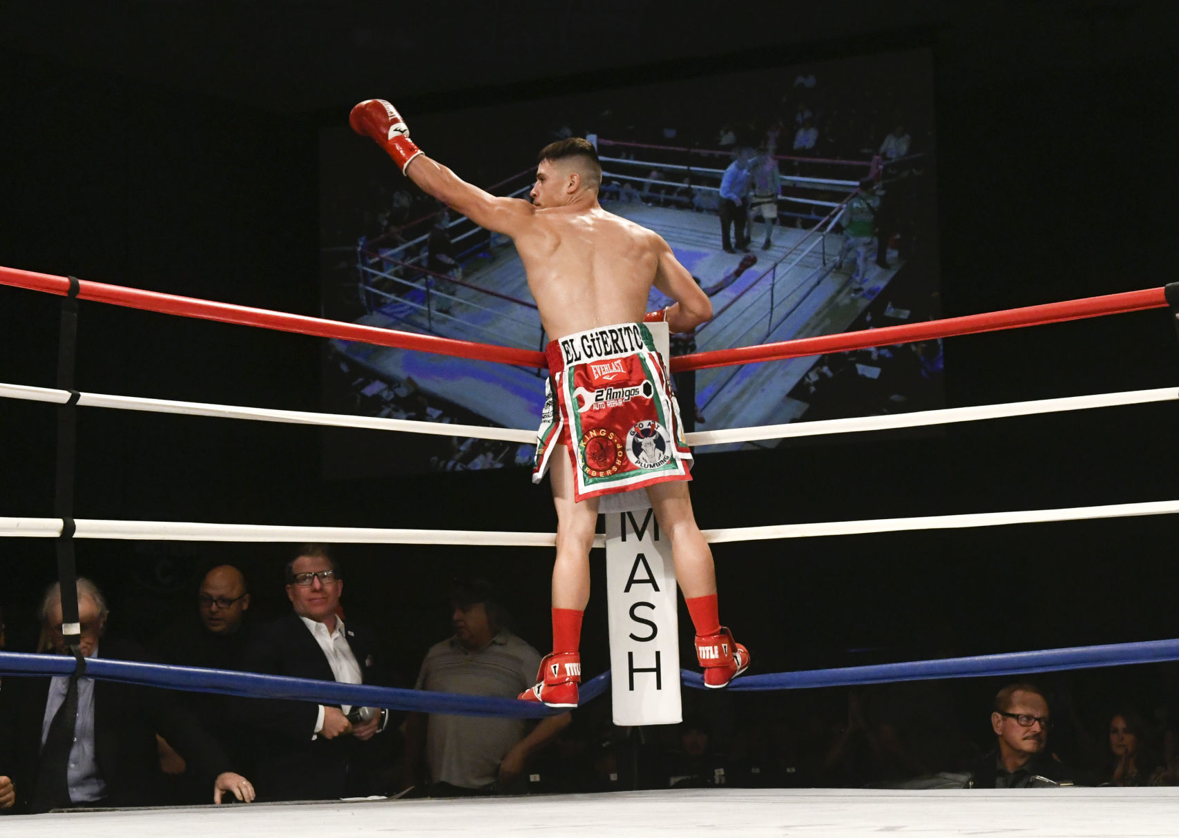 011020 WFC 120 boxing 42.jpg
